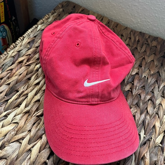 Nike Classic Swoosh Hat 100% Cotton Strapback Red White Swoosh Logo DAD Cap - Picture 1 of 5